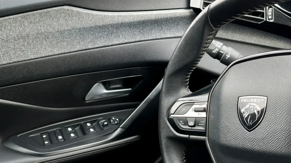 PEUGEOT 308 -