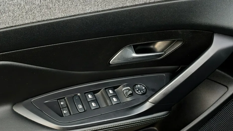 PEUGEOT 308 -
