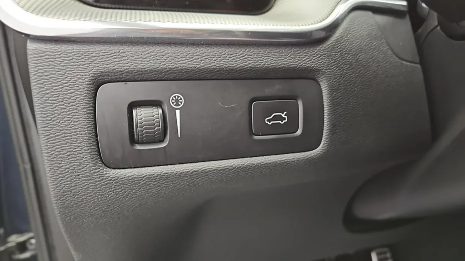 VOLVO XC60 -