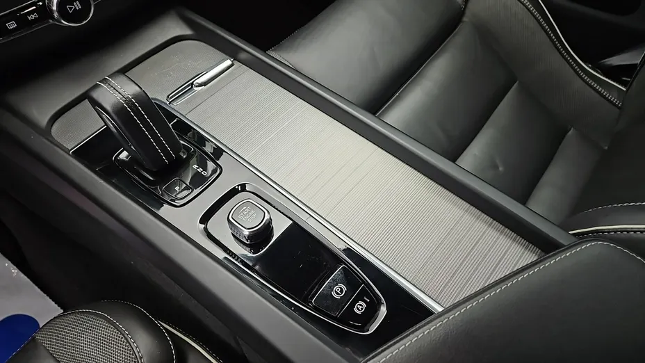 VOLVO XC60 -