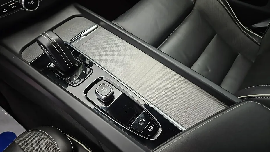 VOLVO XC60 -