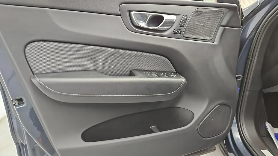 VOLVO XC60 -