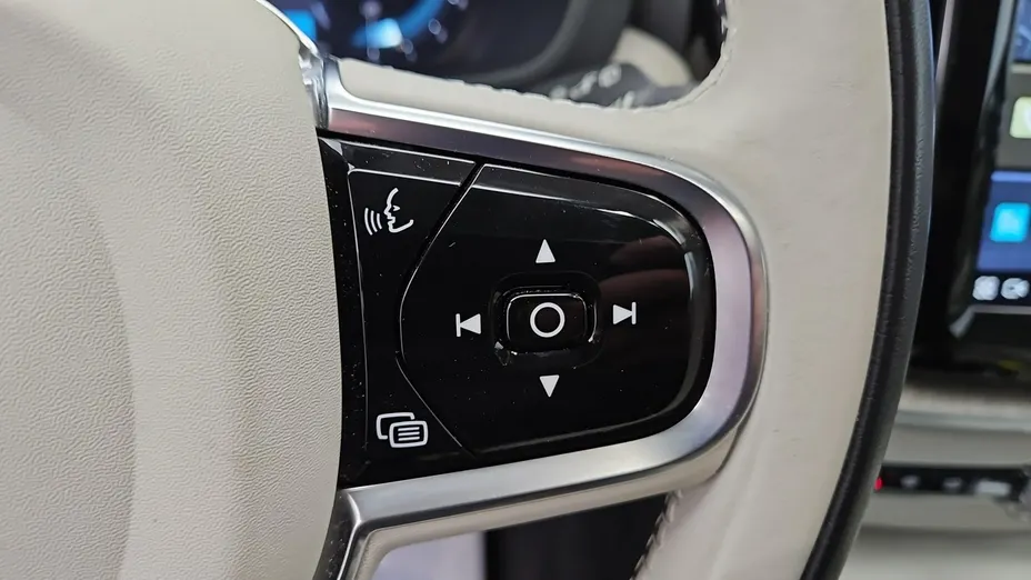 VOLVO XC60 -