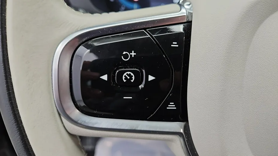 VOLVO XC60 -
