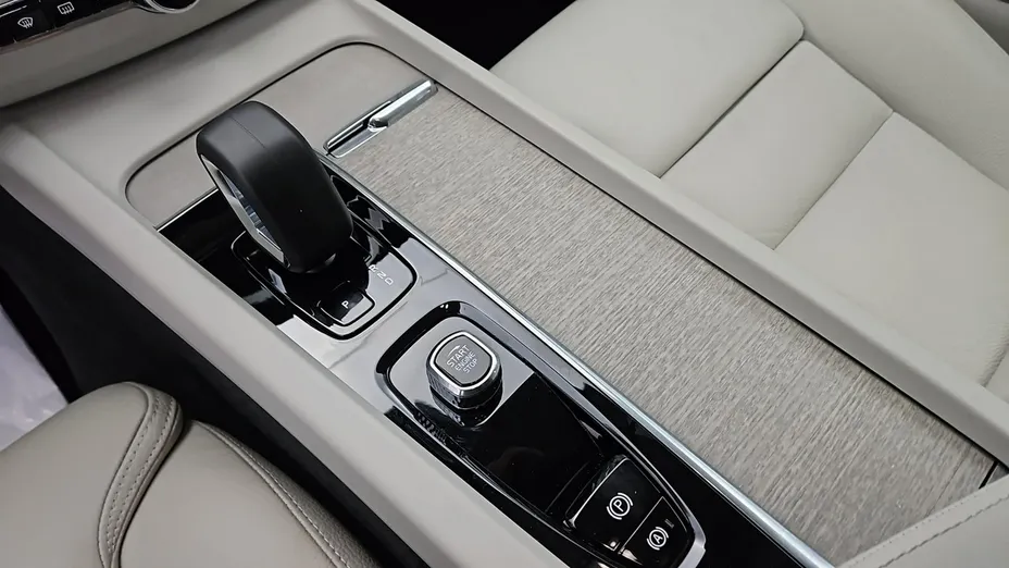 VOLVO XC60 -