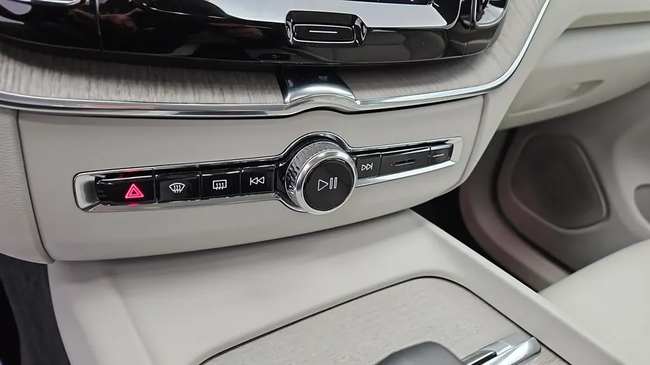 VOLVO XC60 -