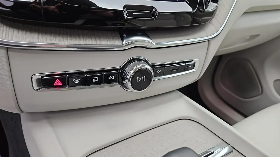 VOLVO XC60 -