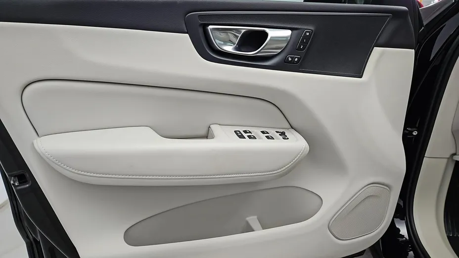 VOLVO XC60 -
