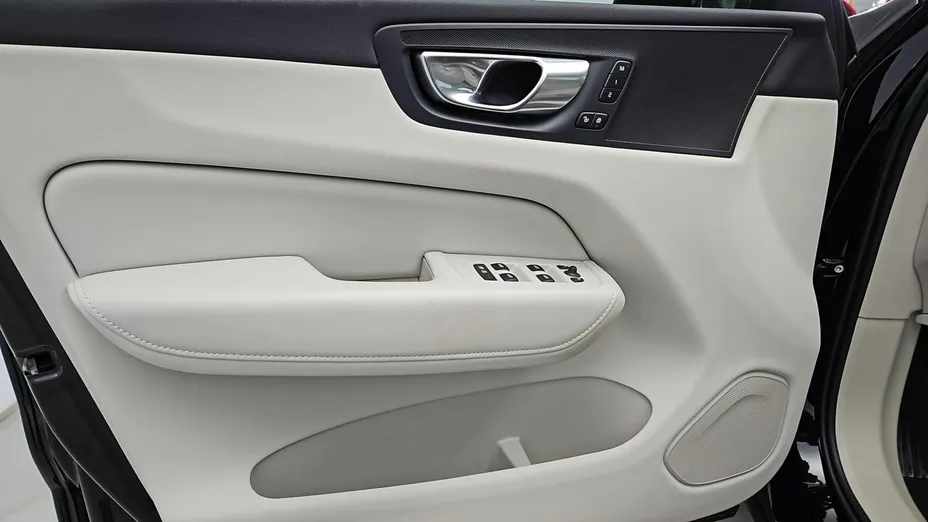VOLVO XC60 -