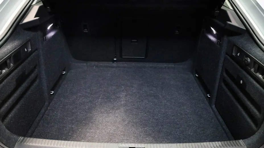 SKODA Superb -
