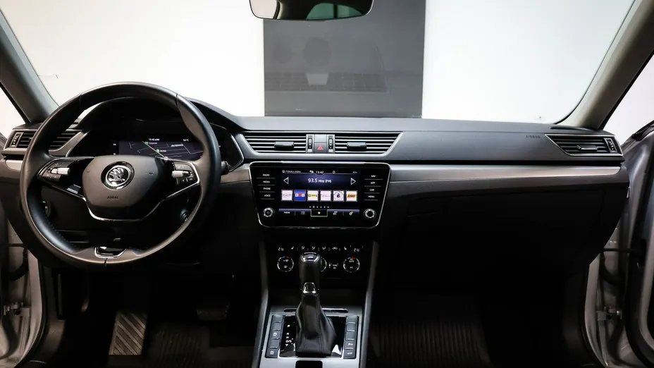 SKODA Superb -