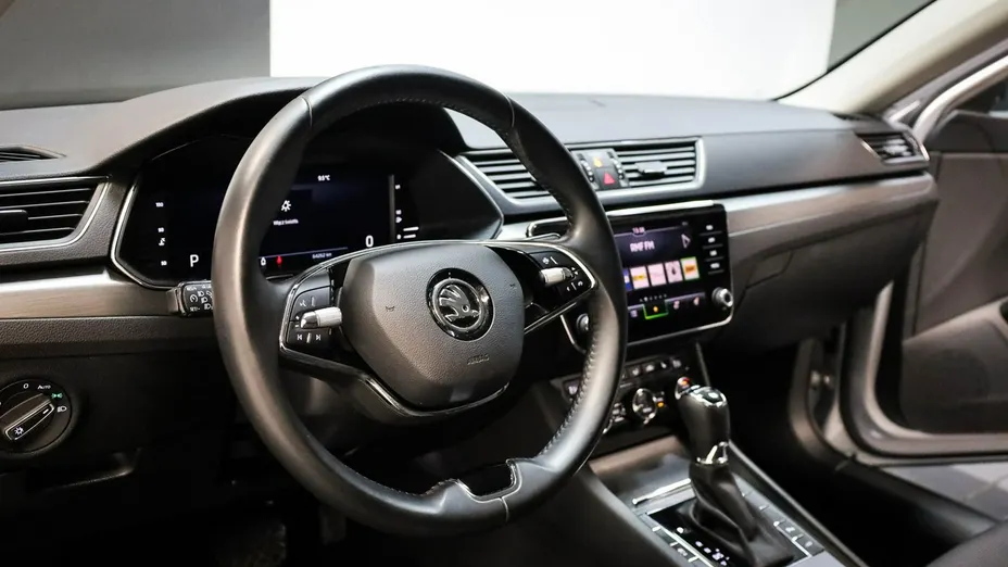 SKODA Superb -