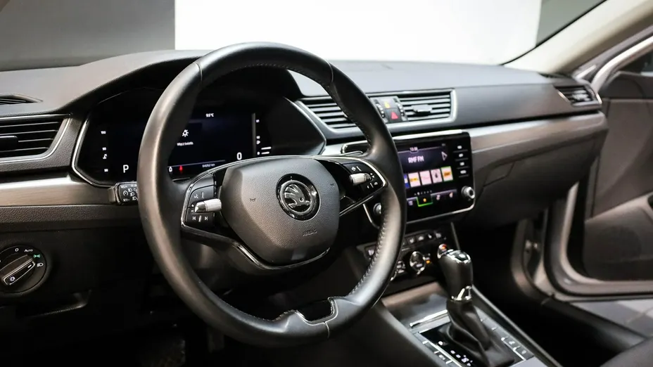 SKODA Superb -