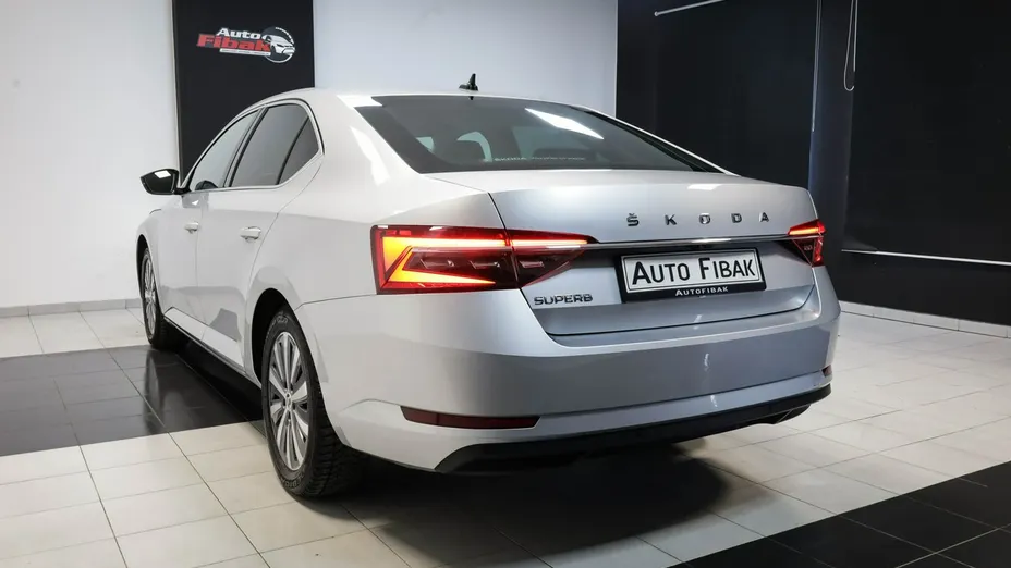 SKODA Superb -