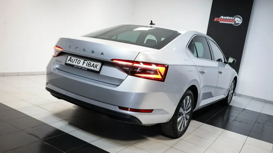 SKODA Superb -