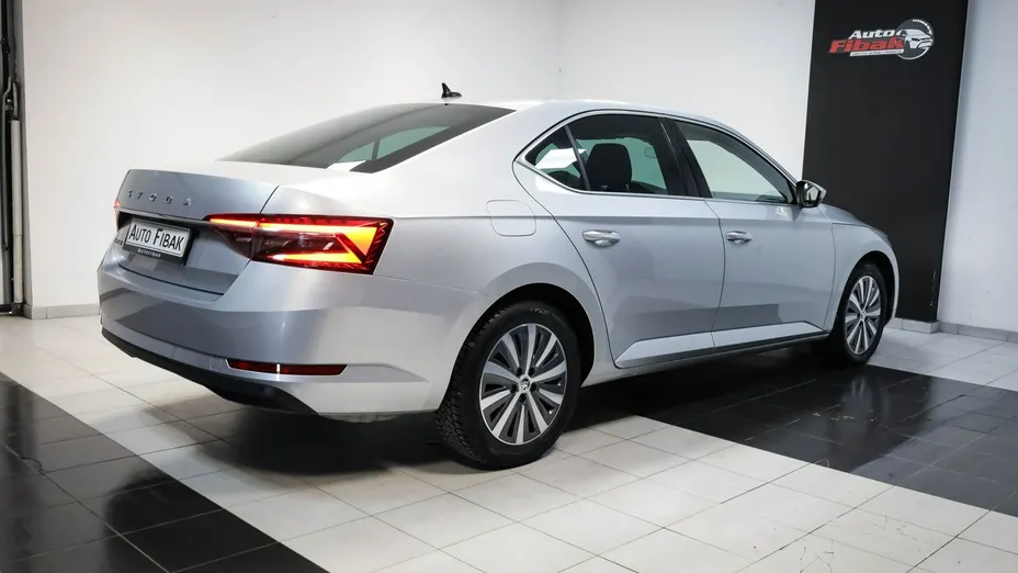 SKODA Superb -
