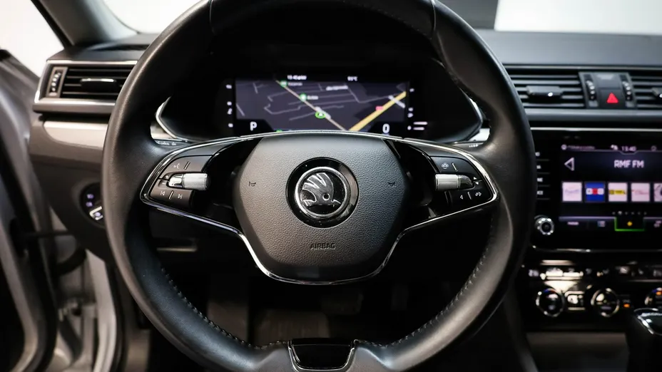 SKODA Superb -