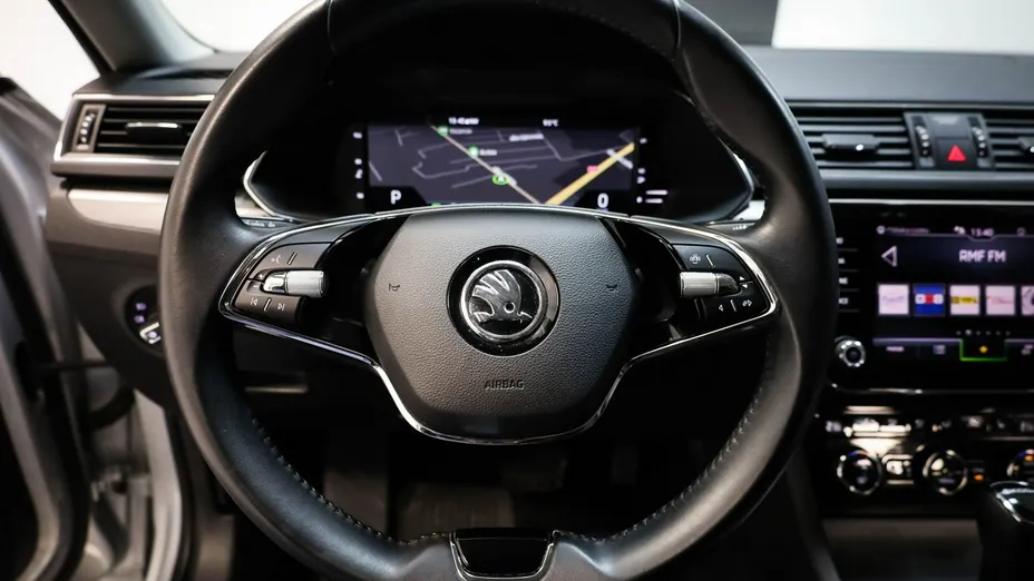 SKODA Superb -