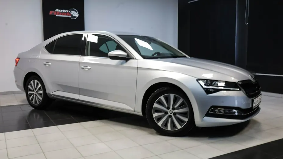 SKODA Superb -