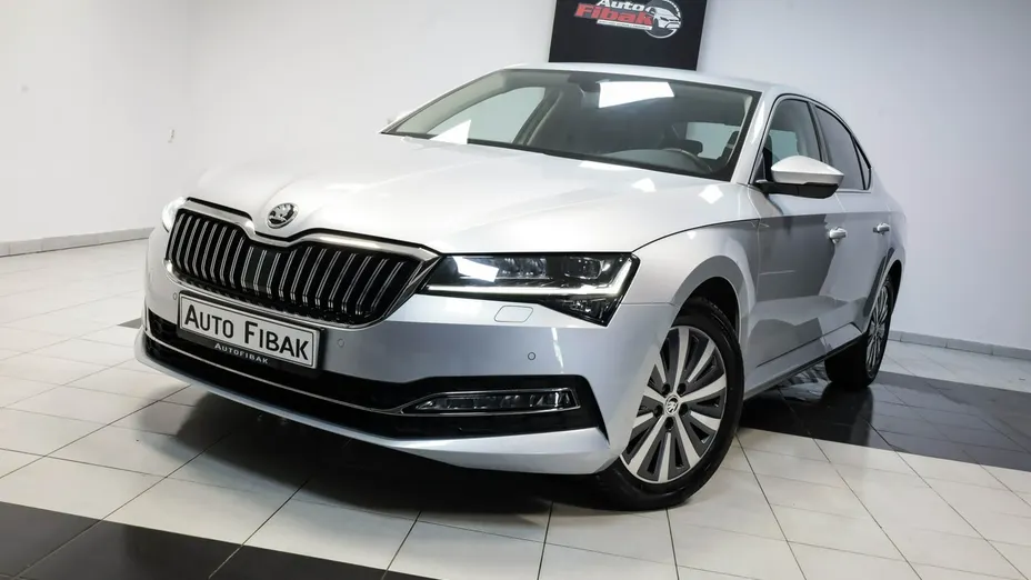 SKODA Superb -