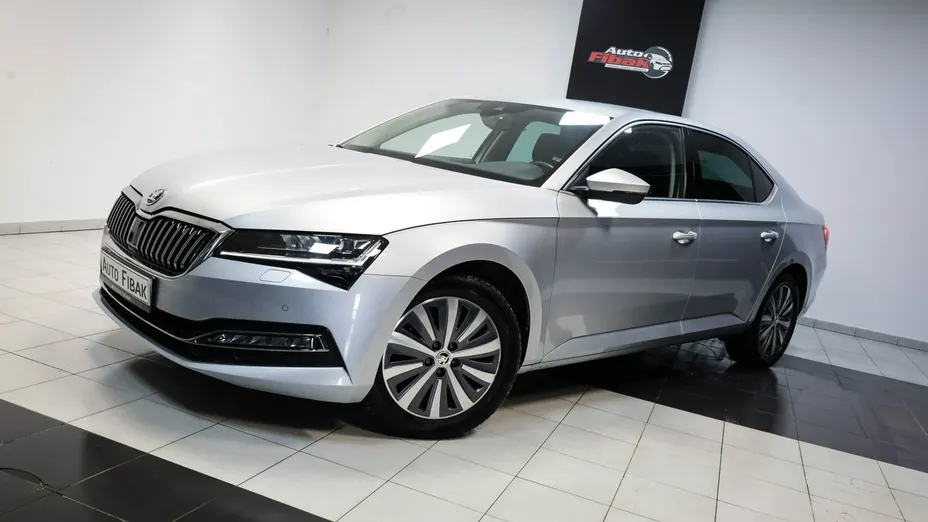 SKODA Superb -