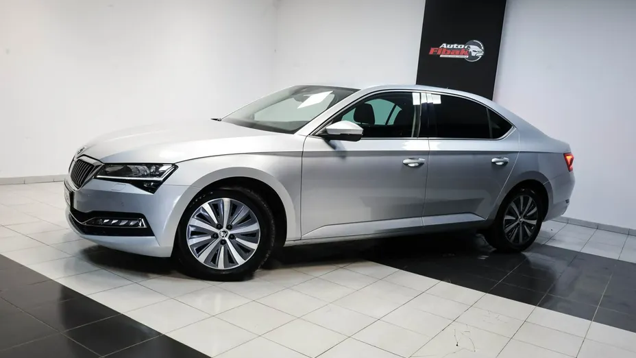 SKODA Superb -