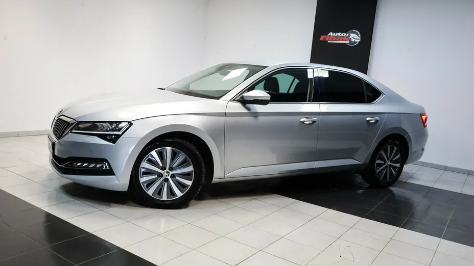 SKODA Superb -