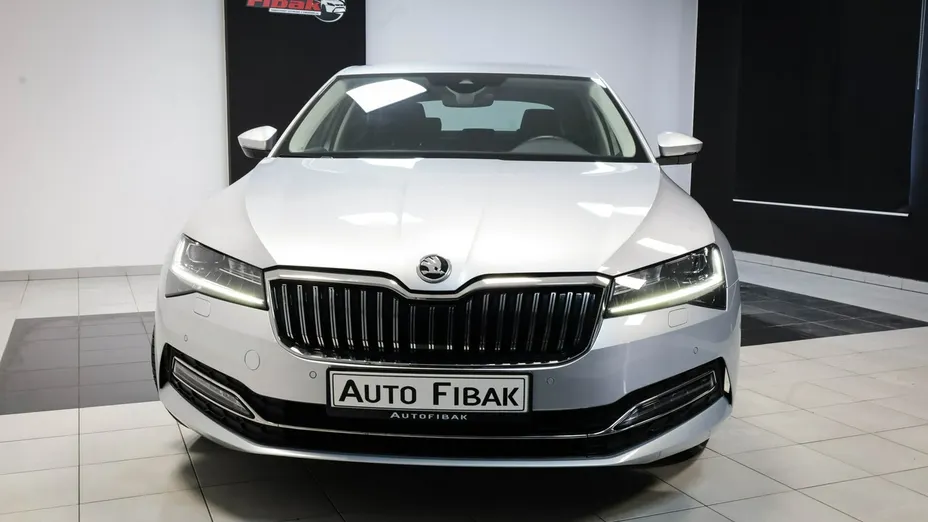 SKODA Superb -