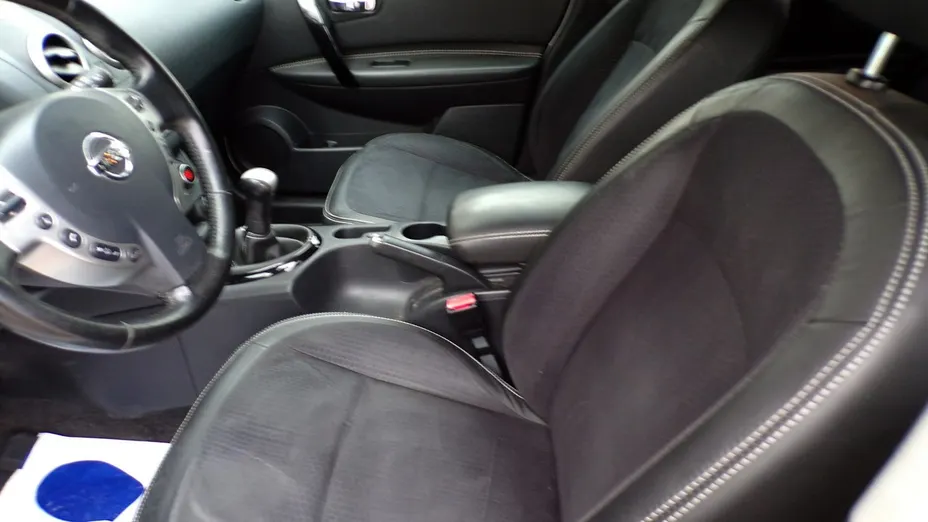 NISSAN Qashqai -
