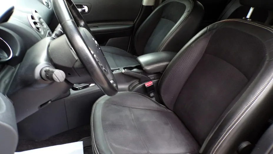 NISSAN Qashqai -