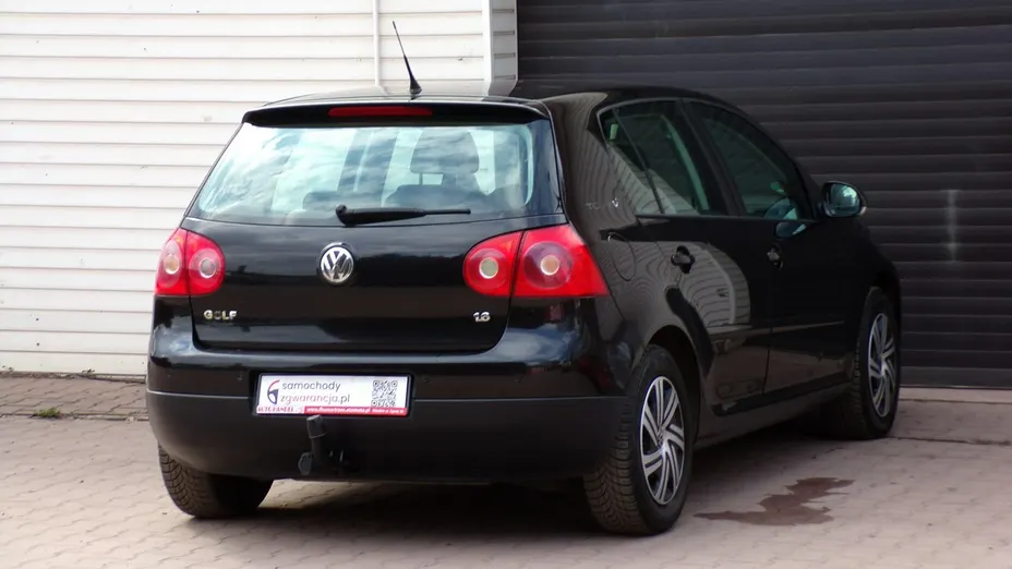 VOLKSWAGEN Golf -