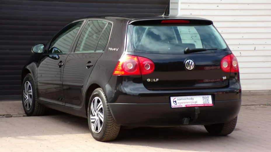VOLKSWAGEN Golf -