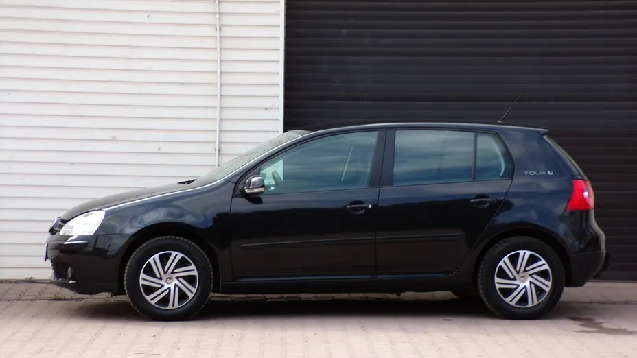 VOLKSWAGEN Golf -
