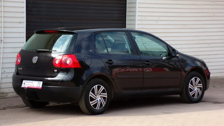 VOLKSWAGEN Golf -