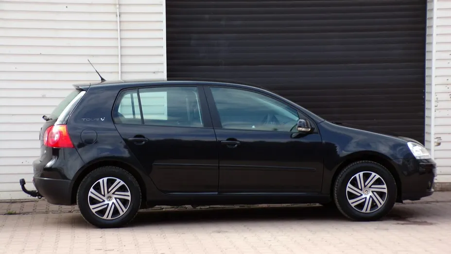 VOLKSWAGEN Golf -