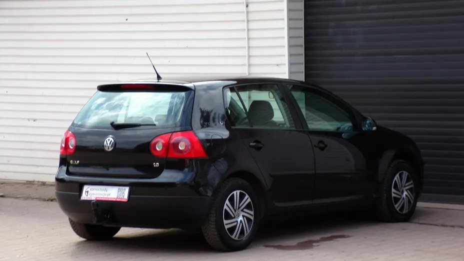 VOLKSWAGEN Golf -