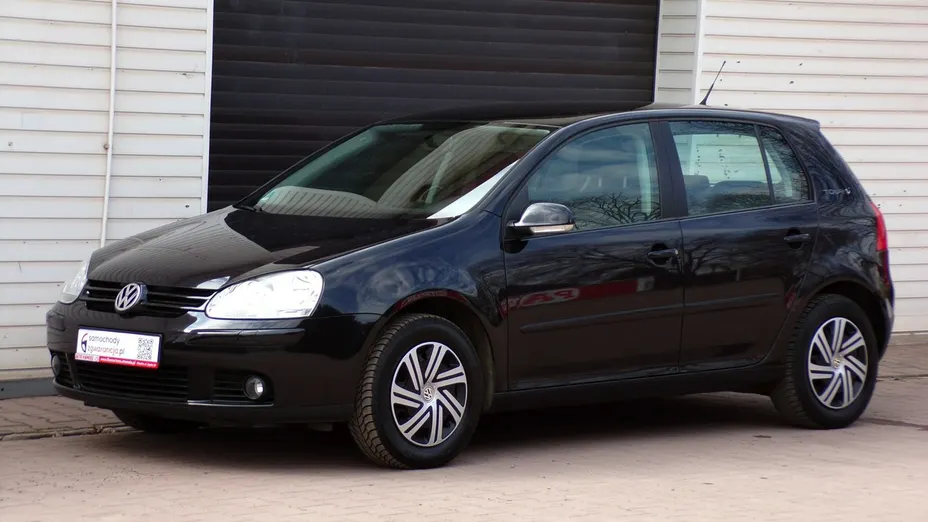 VOLKSWAGEN Golf -