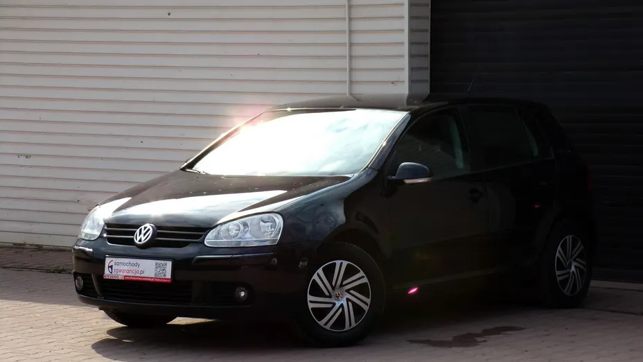 VOLKSWAGEN Golf -