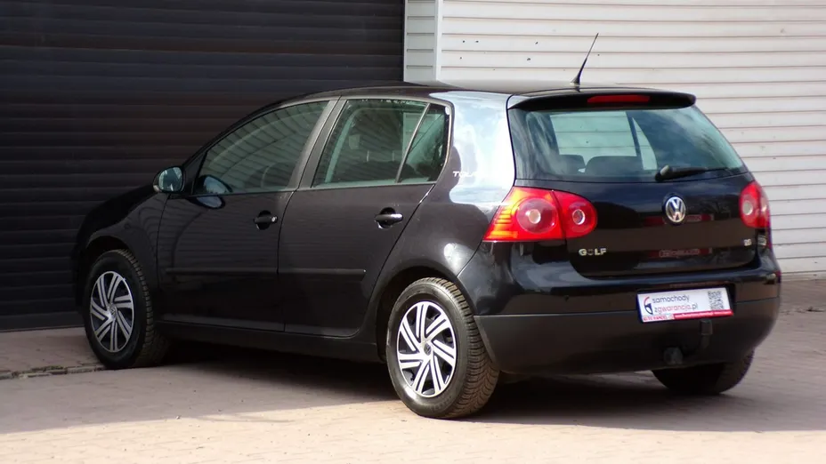 VOLKSWAGEN Golf -