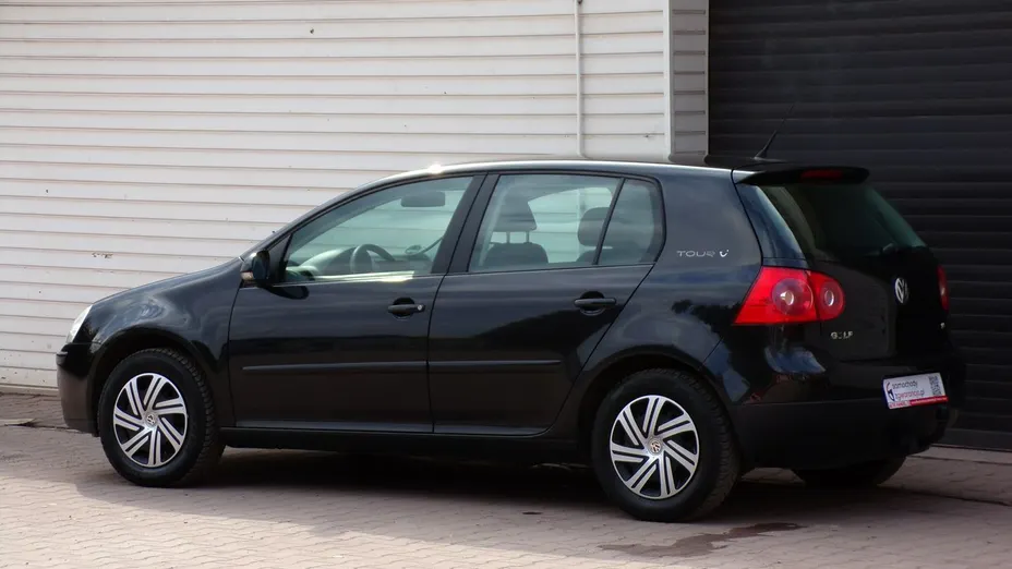 VOLKSWAGEN Golf -