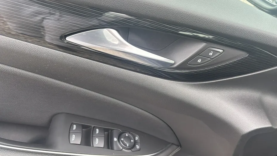 OPEL Insignia -