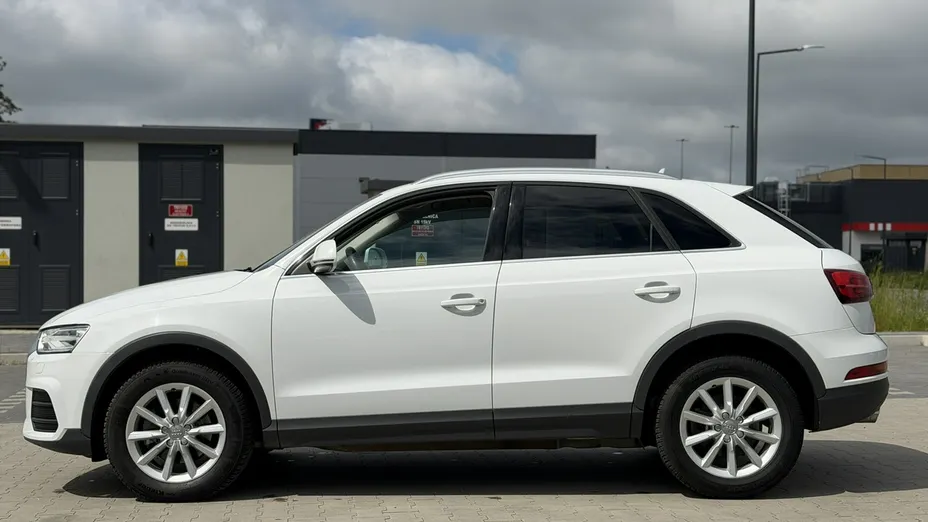 AUDI Q3 -