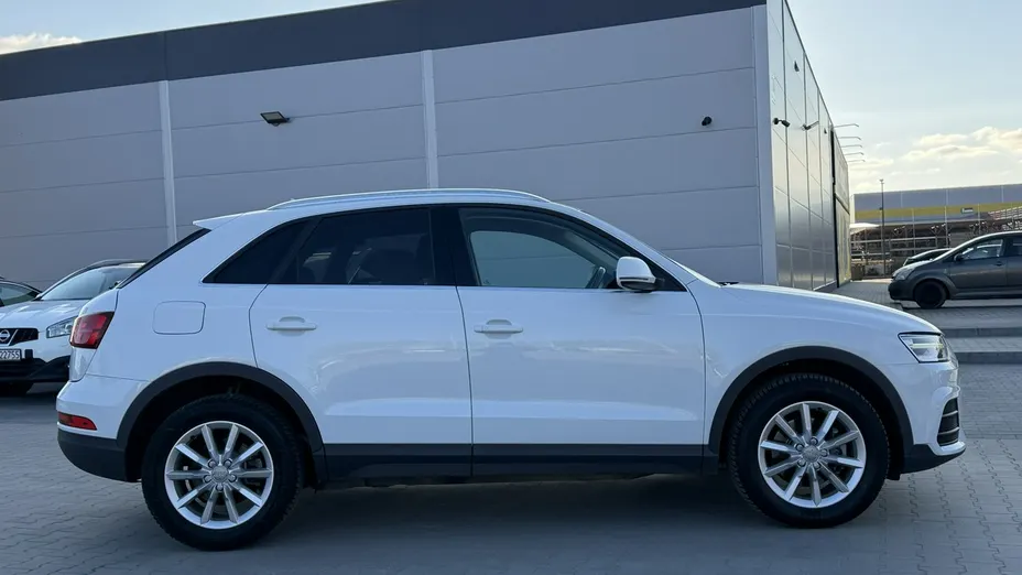 AUDI Q3 -