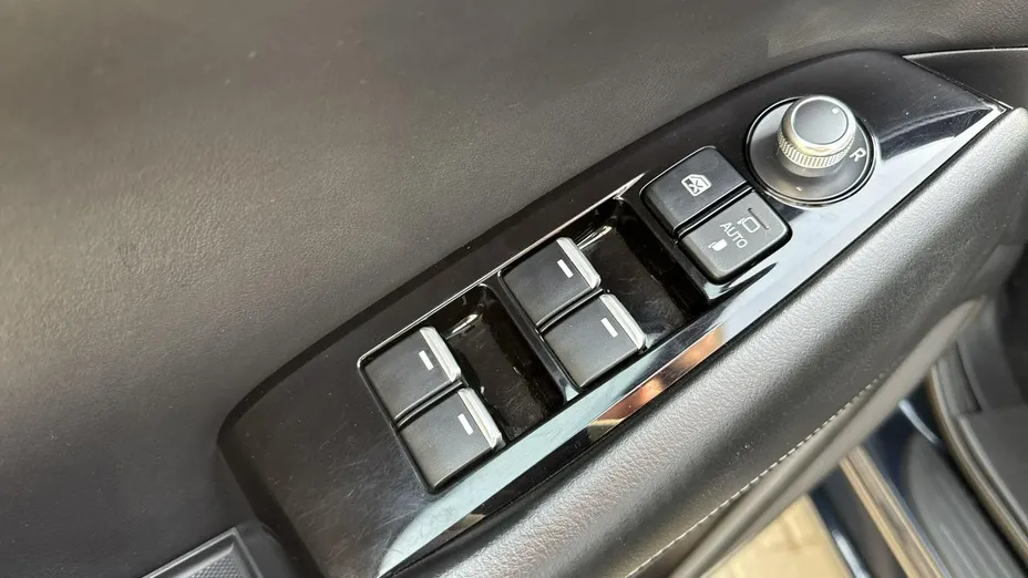 MAZDA 6 -