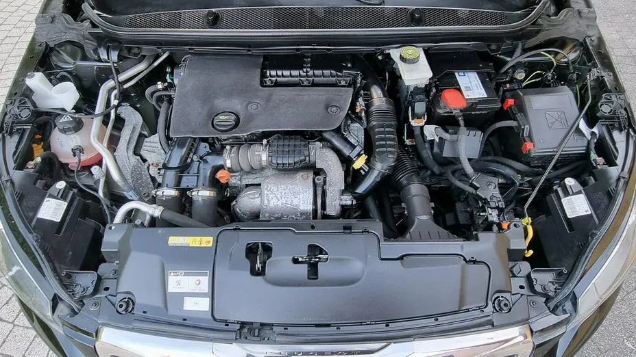 PEUGEOT 308 -