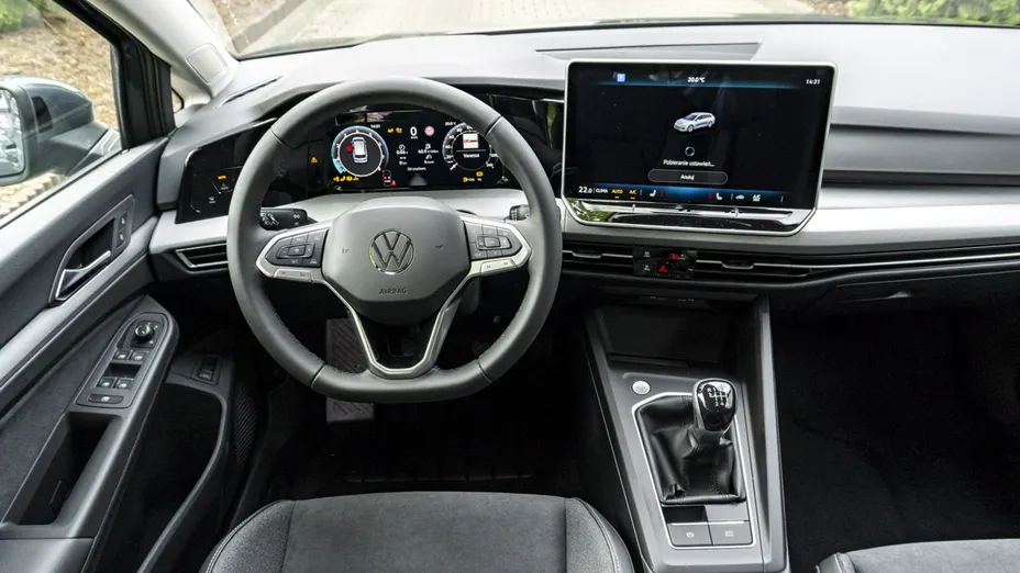 VOLKSWAGEN Golf -