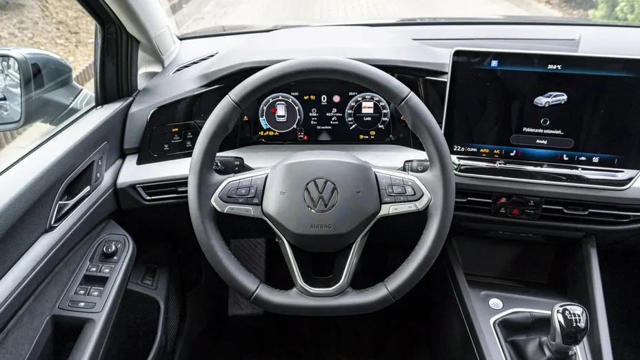 VOLKSWAGEN Golf -
