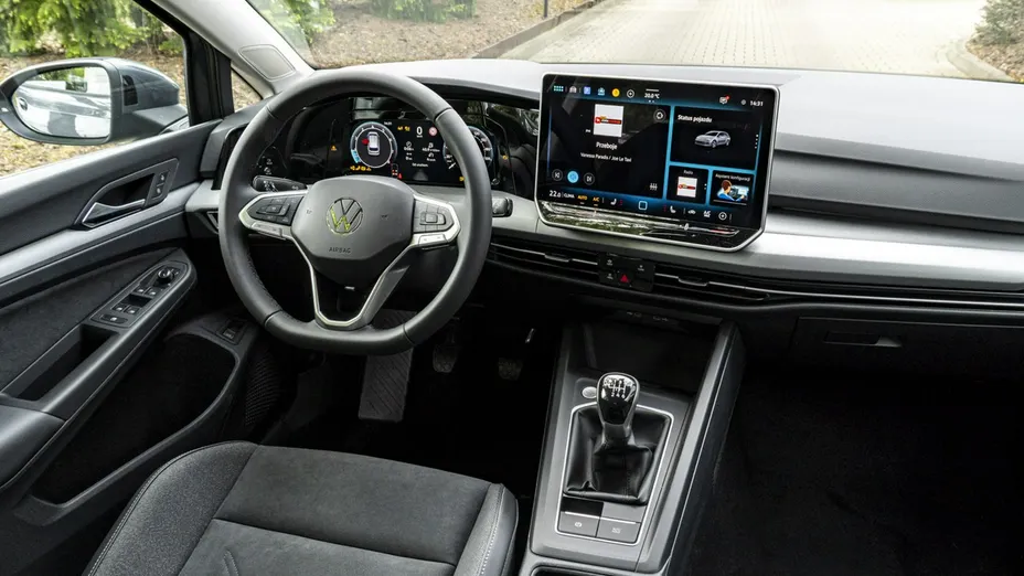 VOLKSWAGEN Golf -
