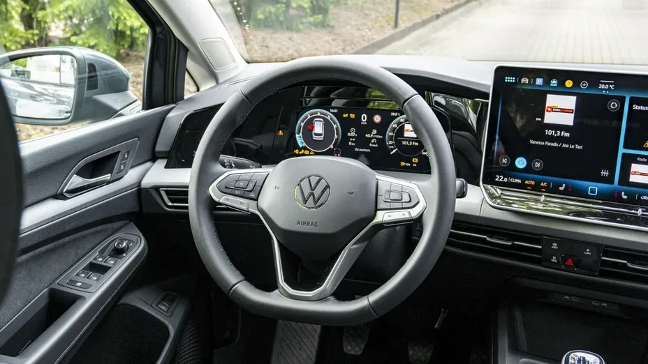 VOLKSWAGEN Golf -