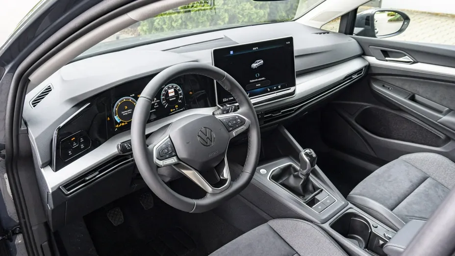 VOLKSWAGEN Golf -